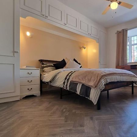 Spacious 2 Bed Bungalow Enfield Ngoại thất bức ảnh