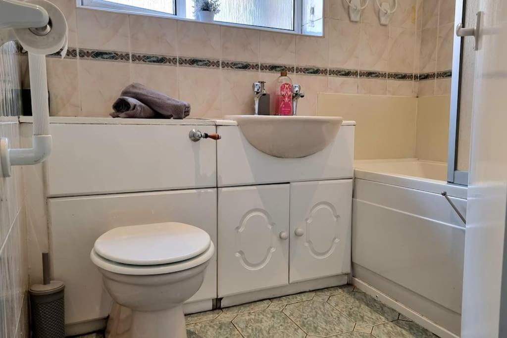Spacious 2 Bed Bungalow Enfield Ngoại thất bức ảnh