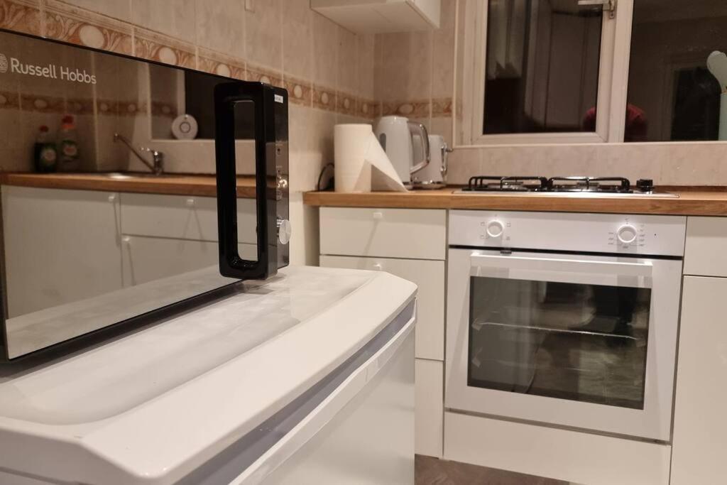 Spacious 2 Bed Bungalow Enfield Ngoại thất bức ảnh