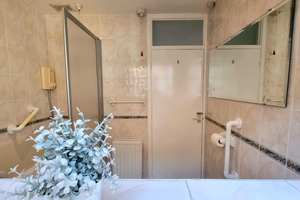 Spacious 2 Bed Bungalow Enfield Ngoại thất bức ảnh